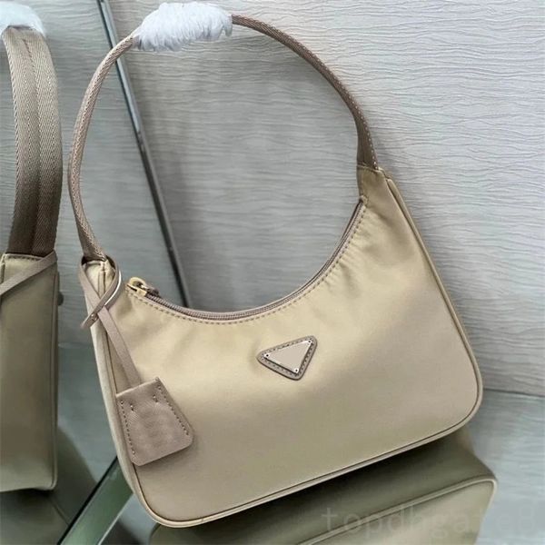 black nylon sac luxe designer handbag with triangle trendy mens bolso re soft material with handle lady shoulder bag mature simple solid col
black nylon sac luxe designer handbag with triangle trendy mens bolso re soft material with handle lady shoulder bag mature simple solid col
