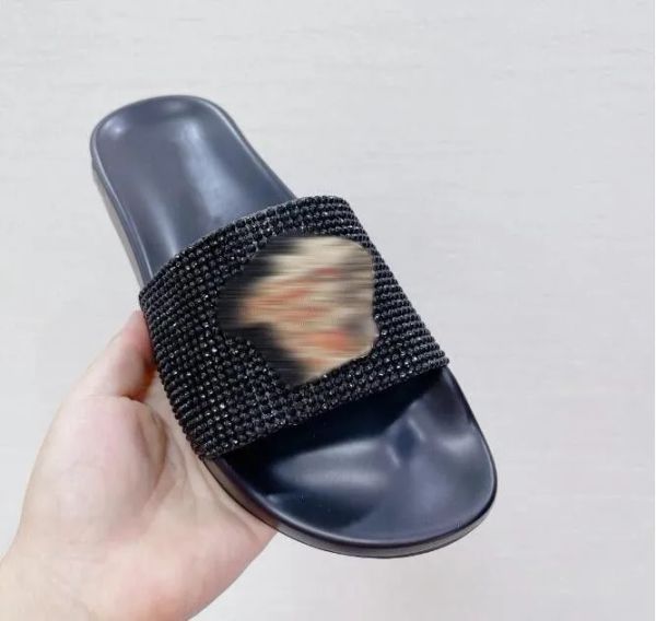 luxury designer slide slippers summer sandals men beach indoor flat flip flops leather lady women fashion classic shoes ladies size 35-45 wi, Black
luxury designer slide slippers summer sandals men beach indoor flat flip flops leather lady women fashion classic shoes ladies size 35-45 wi, Black