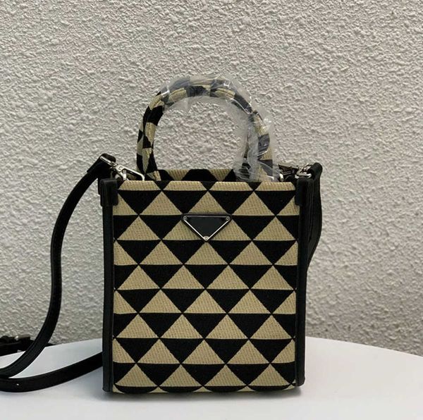 tote shopping bag handbag crossbody bags canvas leather removable shoulder strap inside fashion letters pocket european and american fashion
tote shopping bag handbag crossbody bags canvas leather removable shoulder strap inside fashion letters pocket european and american fashion