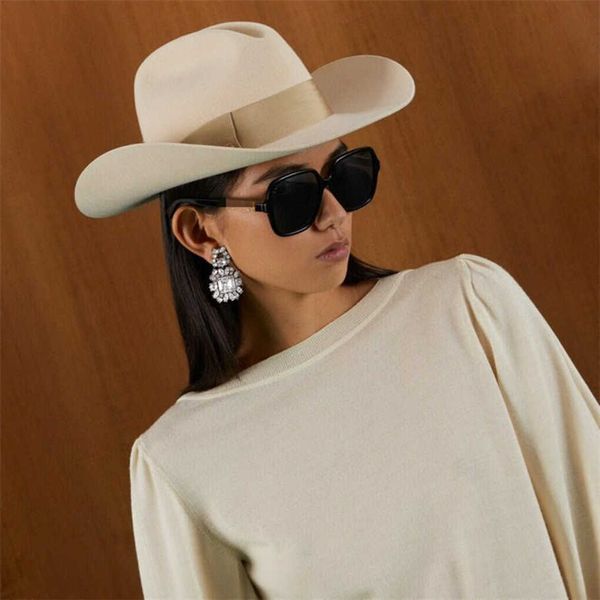 2023 luxury designer sunglasses g family's new box sunglasses fashion ins.com red ni star sun glasses for men and women gg1189 style 1, White;black
2023 luxury designer sunglasses g family's new box sunglasses fashion ins.com red ni star sun glasses for men and women gg1189 style 1, White;black