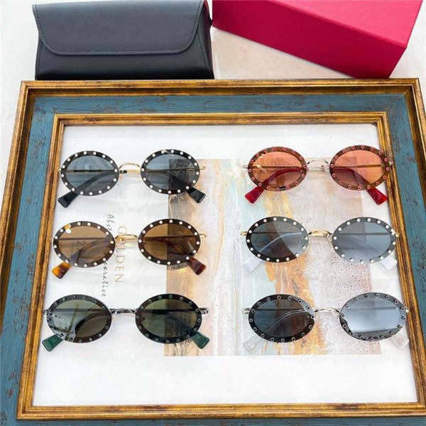2023 new luxury designer va family's new fanxiao round frame rivet the same fashion sunglasses trend va2027, White;black
2023 new luxury designer va family's new fanxiao round frame rivet the same fashion sunglasses trend va2027, White;black