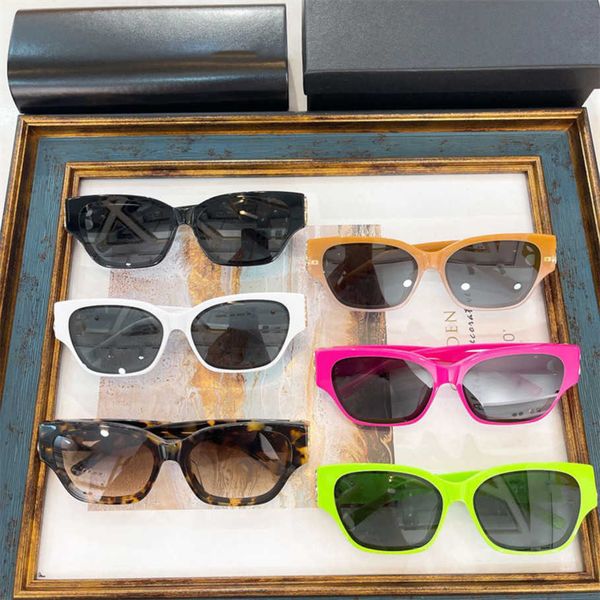 2023 new luxury designer family b's new plate small square sunglasses fashionable men's and women's ins popular online stars, White;black
2023 new luxury designer family b's new plate small square sunglasses fashionable men's and women's ins popular online stars, White;black