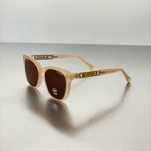 2023 luxury designer sunglasses 23 new 0774 sunglasses women's box fashion plate powder uv protection hollow letter, White;black
2023 luxury designer sunglasses 23 new 0774 sunglasses women's box fashion plate powder uv protection hollow letter, White;black