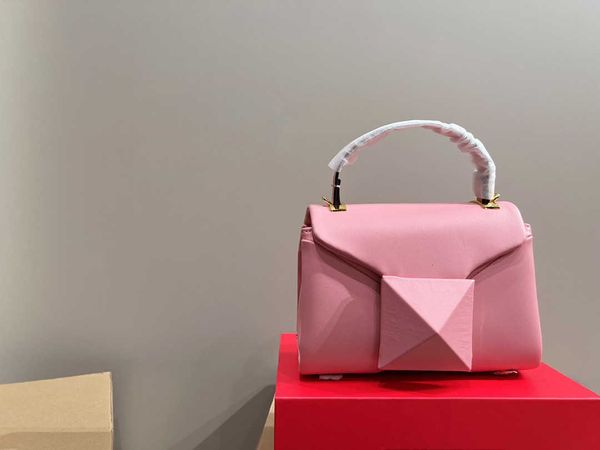 bag new bag 2023 v velatninio designer bags fashion for version women portable small square simple single shoulder versatile beauty
bag new bag 2023 v velatninio designer bags fashion for version women portable small square simple single shoulder versatile beauty
