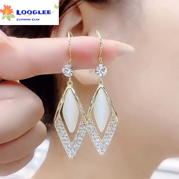 in 2023, the new tide earrings are luxurious and advanced, and the female geometric diamond earrings are feminine opal., Golden;silver
in 2023, the new tide earrings are luxurious and advanced, and the female geometric diamond earrings are feminine opal., Golden;silver