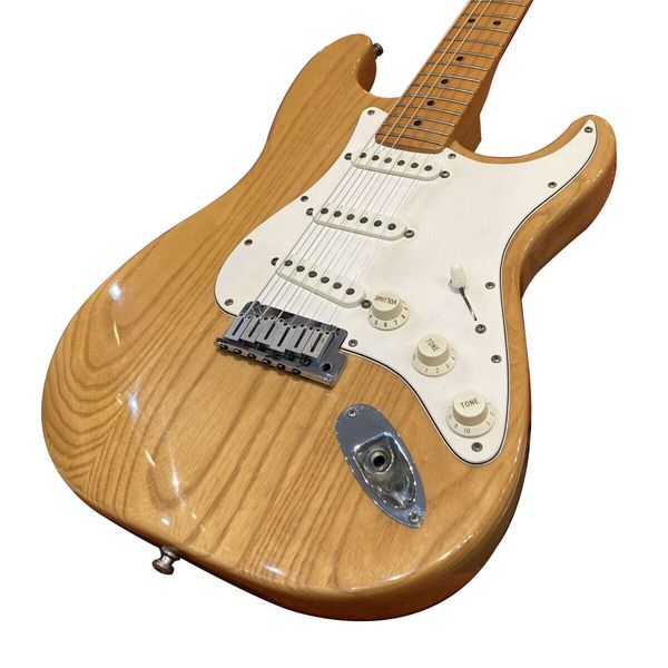 standard st natural tbx 1991 electric guitar as same of the pictures
standard st natural tbx 1991 electric guitar as same of the pictures