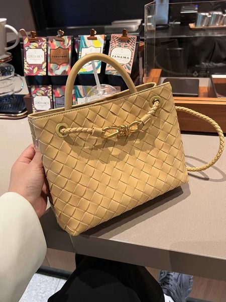 cowhide designer andiamo bag botegas 2023 summer new woven basket women's single shoulder crossbody handheld p8z1
cowhide designer andiamo bag botegas 2023 summer new woven basket women's single shoulder crossbody handheld p8z1