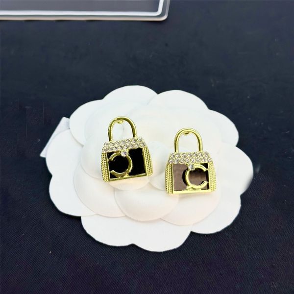 18k gold plated 925 silvrer luxury brand designers letters stud round geometric famous women crystal rhinestone metal earring wedding party, Golden;silver
18k gold plated 925 silvrer luxury brand designers letters stud round geometric famous women crystal rhinestone metal earring wedding party, Golden;silver