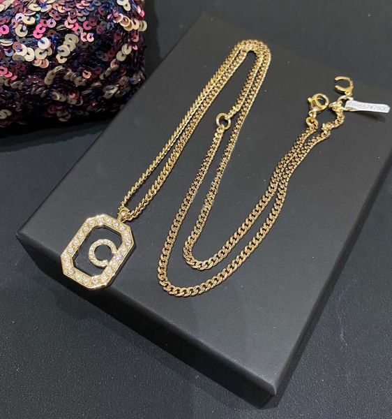 2023 luxury quality charm rectangle pendant necklace with nature shell beads in 18k gold plated have box stamp ps7402b, Golden
2023 luxury quality charm rectangle pendant necklace with nature shell beads in 18k gold plated have box stamp ps7402b, Golden