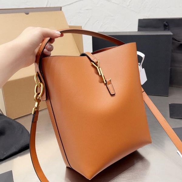 designers womens drawstring totes fashion trend bucket handbags letter hasp shoulder bags crossbody purses genuine leather with box
designers womens drawstring totes fashion trend bucket handbags letter hasp shoulder bags crossbody purses genuine leather with box