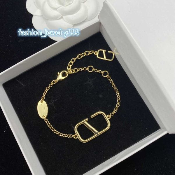 fashion new v-shaped jewelry necklace pendant bracelet smooth face bracelet women's bracelet earstuds sweet jewelry bracelet ing, Black
fashion new v-shaped jewelry necklace pendant bracelet smooth face bracelet women's bracelet earstuds sweet jewelry bracelet ing, Black