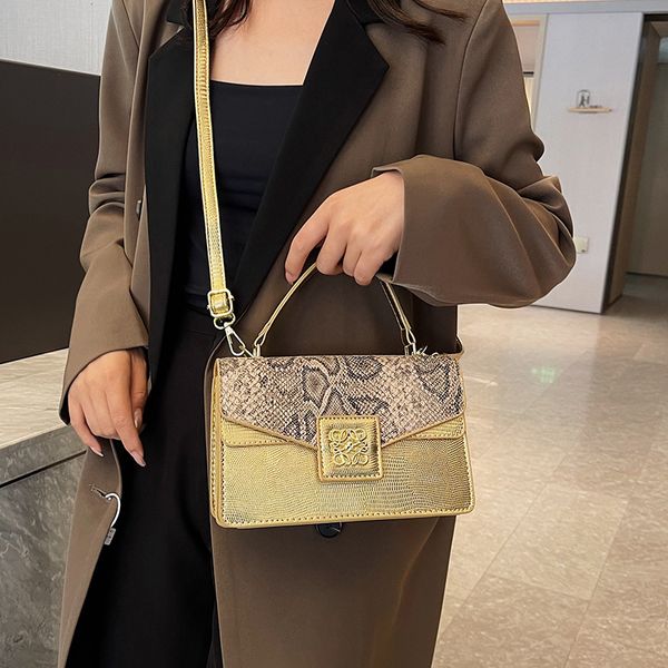 factory wholesale ladies shoulder bag 7 colors classic embossed snake handbag flip metal carved buckle handbags elegant color matching leath
factory wholesale ladies shoulder bag 7 colors classic embossed snake handbag flip metal carved buckle handbags elegant color matching leath