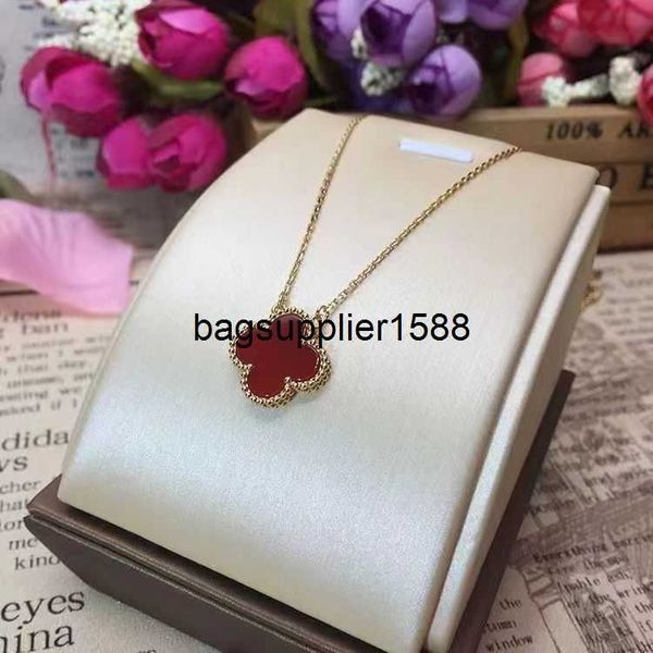 shake sound popular four-leaf clover necklace women's titanium steel double-sided niche design light luxury gift girlfriends simple nec, Silver
shake sound popular four-leaf clover necklace women's titanium steel double-sided niche design light luxury gift girlfriends simple nec, Silver