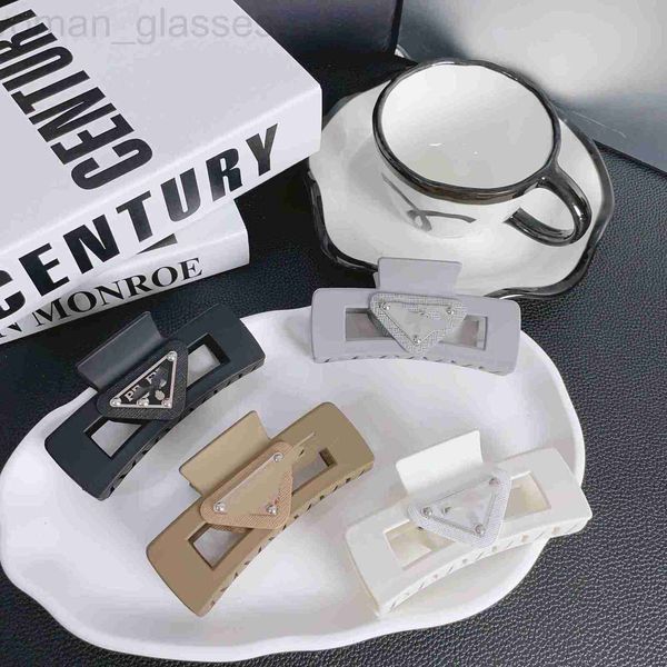 hair clips & barrettes designer korean version of p family inverted triangle frosted grip clip, high-end feel, shark new fashionable, Golden;silver
hair clips & barrettes designer korean version of p family inverted triangle frosted grip clip, high-end feel, shark new fashionable, Golden;silver