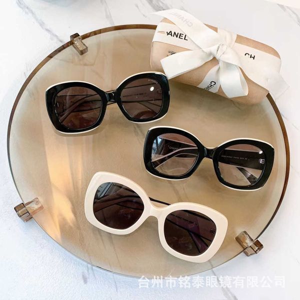 2023 new luxury designer ch9091 star ins same letter series personality big frame sunglasses female, White;black
2023 new luxury designer ch9091 star ins same letter series personality big frame sunglasses female, White;black
