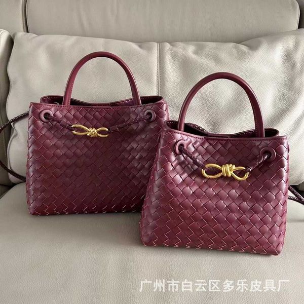 new tote botegas designer handmade woven andiamo bag leather high-end large capacity commuting single shoulder crossbody same model zu6k
new tote botegas designer handmade woven andiamo bag leather high-end large capacity commuting single shoulder crossbody same model zu6k