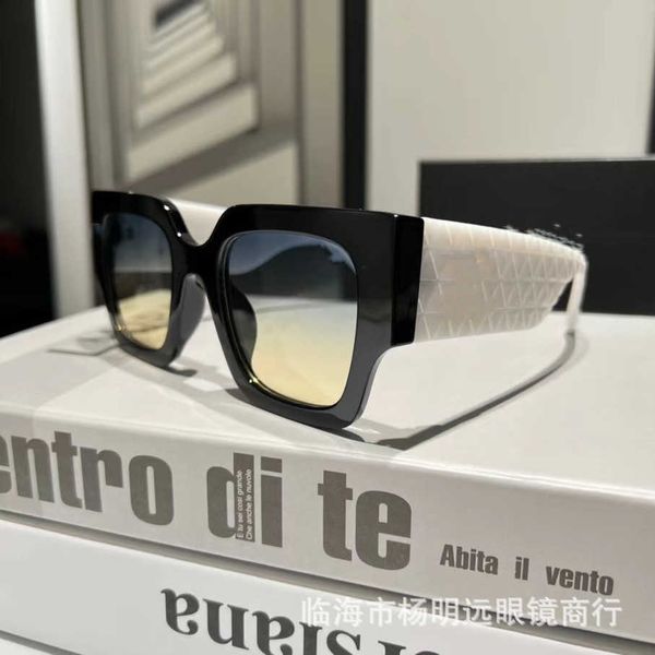 2023 new luxury designer small fragrant net red same style sunglasses anti ultraviolet thin large frame mirror tiktok live broadcast for wom, White;black
2023 new luxury designer small fragrant net red same style sunglasses anti ultraviolet thin large frame mirror tiktok live broadcast for wom, White;black