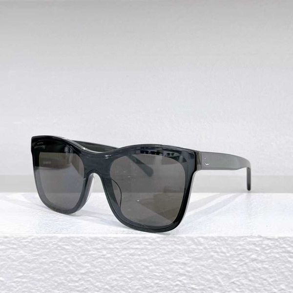 new luxury designer 2023 new letter tiktok same plate women's versatile fashion sunglasses 5418, White;black
new luxury designer 2023 new letter tiktok same plate women's versatile fashion sunglasses 5418, White;black