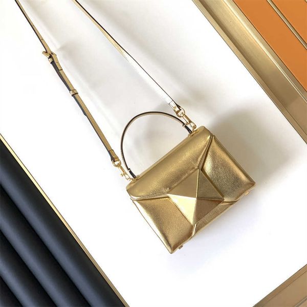 velatninio designer bags for ladies2023 new bag women's fashion simple versatile one shoulder crossbody large rivet adjustable simple m
velatninio designer bags for ladies2023 new bag women's fashion simple versatile one shoulder crossbody large rivet adjustable simple m