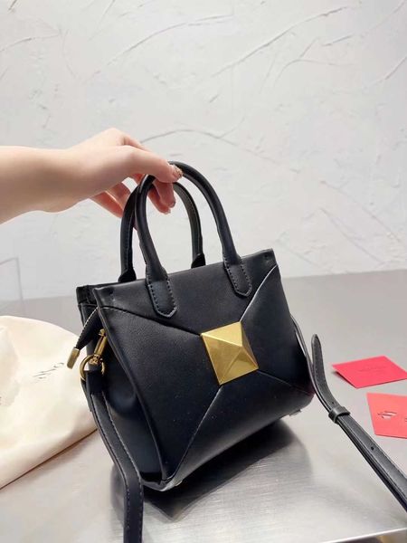 velatninio designer bags for ladies2023 new single shoulder crossbody bag women's bag fashion versatile full leather women's bag t
velatninio designer bags for ladies2023 new single shoulder crossbody bag women's bag fashion versatile full leather women's bag t