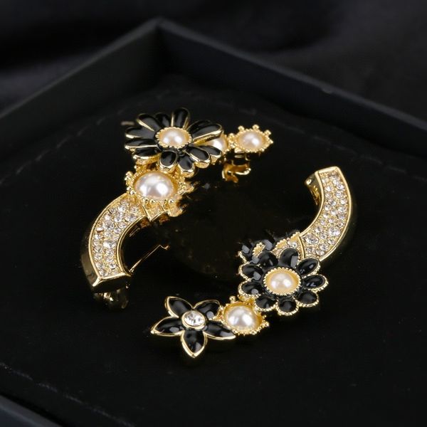 popular luxury brand designer double letter c pins brooches channel women multi colors cape buckle brooch suit pin wedding party jewelry acc, Gray
popular luxury brand designer double letter c pins brooches channel women multi colors cape buckle brooch suit pin wedding party jewelry acc, Gray