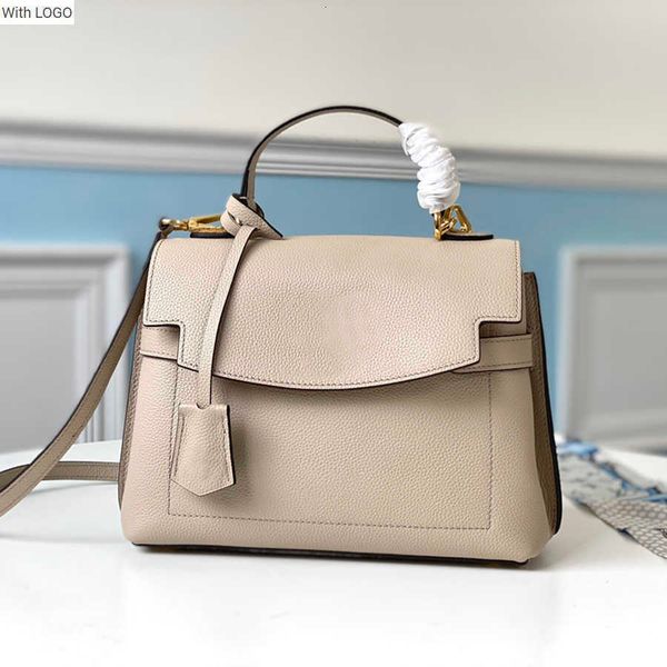 2023 new 9a l bag high imitation designer shoulder bag lockme ever bb 28cm genuine leather handbag m53937 zl090, Black
2023 new 9a l bag high imitation designer shoulder bag lockme ever bb 28cm genuine leather handbag m53937 zl090, Black