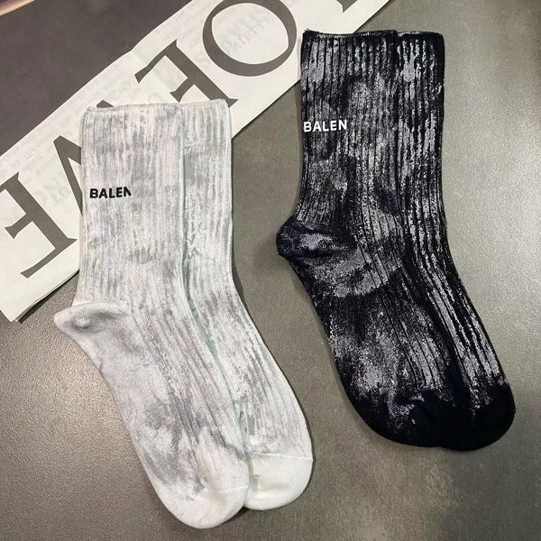 spring men and women socks silver powder graffiti letter printing medium tube socks individualized design originality trend, Black;white
spring men and women socks silver powder graffiti letter printing medium tube socks individualized design originality trend, Black;white