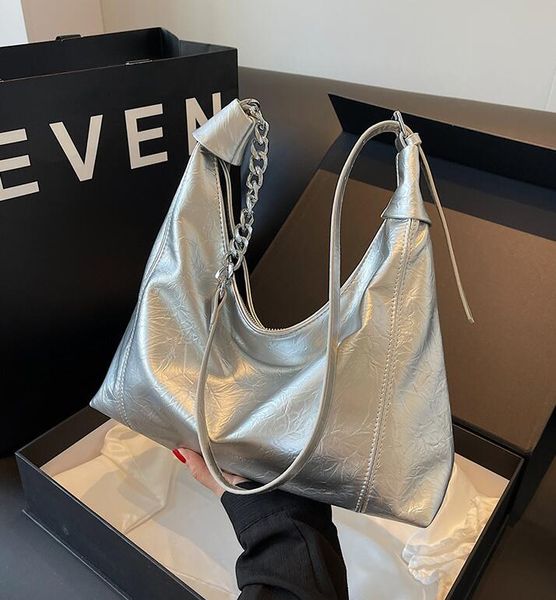 ladies shoulder bags 4 colors street personality silver embossed leather handbag large wear-resistant fashion chain bag popular solid color
ladies shoulder bags 4 colors street personality silver embossed leather handbag large wear-resistant fashion chain bag popular solid color