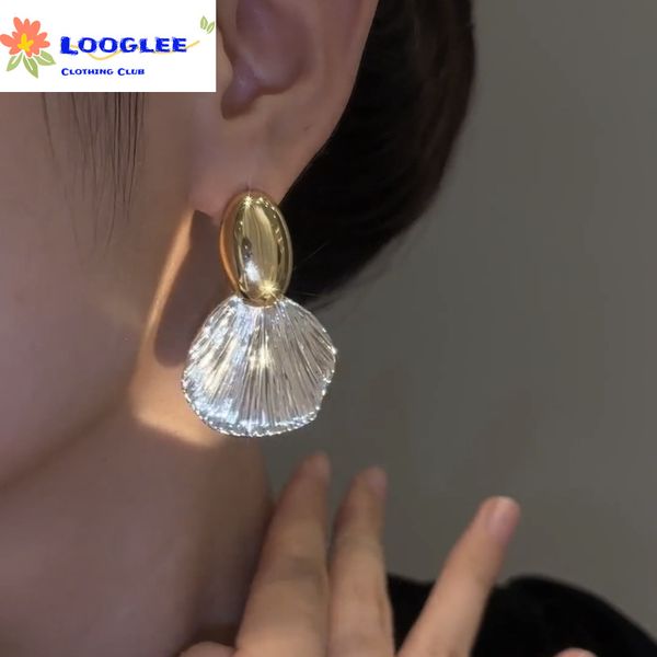 two color niche earrings french style small fragrance light luxury exquisite earrings simple and high-end feel scallop earrings temperament, Golden;silver
two color niche earrings french style small fragrance light luxury exquisite earrings simple and high-end feel scallop earrings temperament, Golden;silver