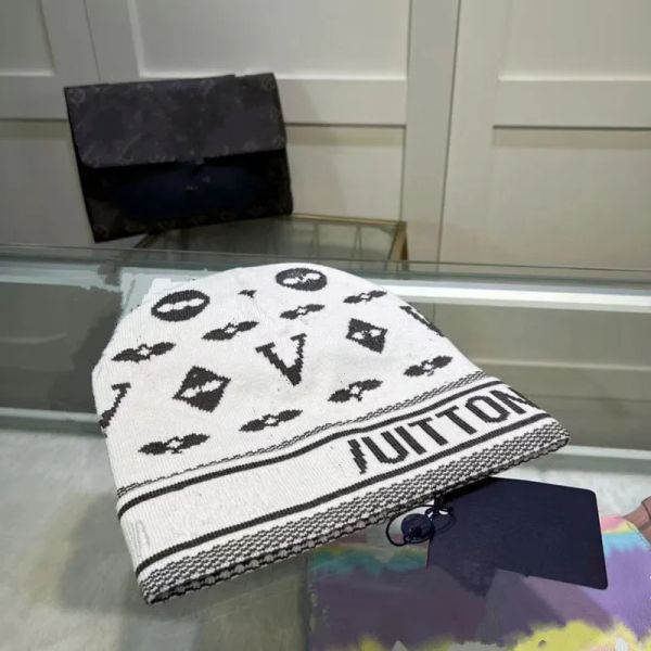 classic fashion design printed letters knitted cap fall and winter warm ear protection cap, Blue;gray
classic fashion design printed letters knitted cap fall and winter warm ear protection cap, Blue;gray