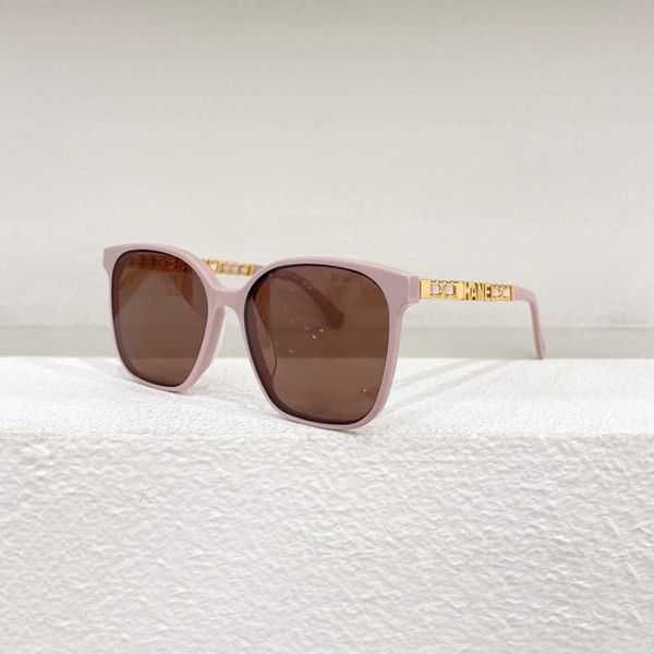 luxury designer sunglasses 2023 new box same style pink chain letter leg uv resistant sunglasses, White;black
luxury designer sunglasses 2023 new box same style pink chain letter leg uv resistant sunglasses, White;black