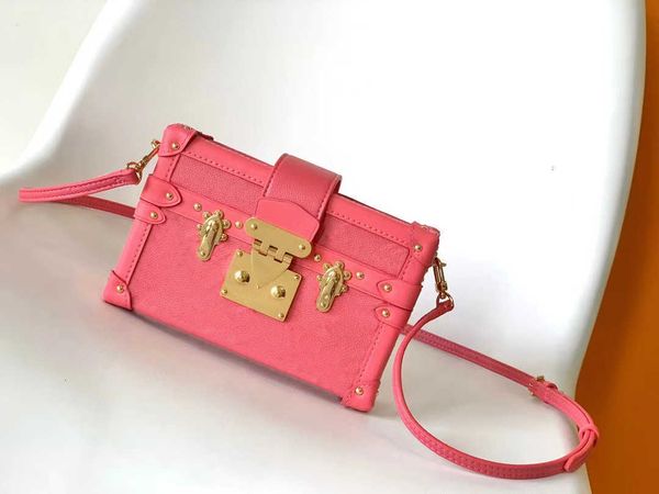 luxury brand shoulder bags classic mini trunk bag canvas leather women handbag purse crossbody petite malle shoulder bag magnetic hasp box b
luxury brand shoulder bags classic mini trunk bag canvas leather women handbag purse crossbody petite malle shoulder bag magnetic hasp box b