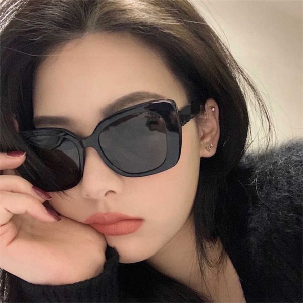 2023 new luxury designer sunglasses square letter mirror leg stars same plate polarized sunglasses ch5422, White;black
2023 new luxury designer sunglasses square letter mirror leg stars same plate polarized sunglasses ch5422, White;black