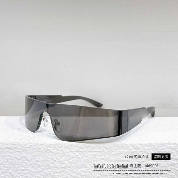 2023 new luxury designer family b's new future technology wind sensing sunglasses ins popular online star same sunglasses bb0041, White;black
2023 new luxury designer family b's new future technology wind sensing sunglasses ins popular online star same sunglasses bb0041, White;black