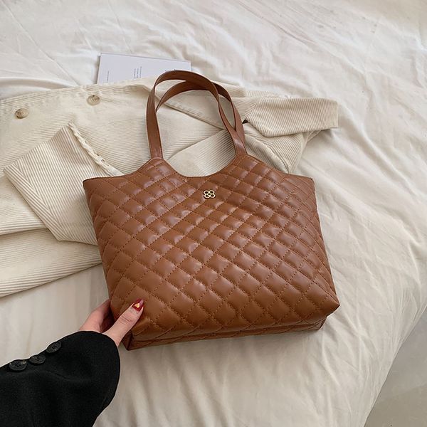 designer women's large capacity shoulder bag casual underarm bag solid leather tote bag
designer women's large capacity shoulder bag casual underarm bag solid leather tote bag