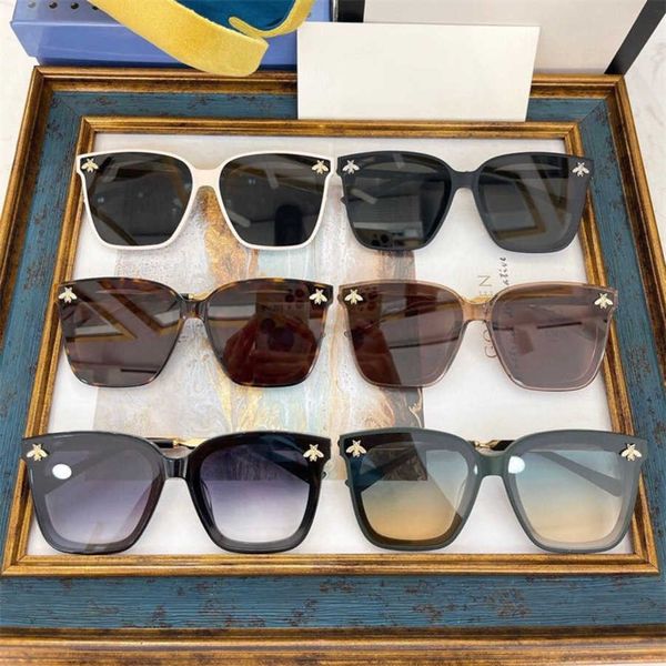 

2023 luxury designer sunglasses new g family tri-color mirror leg ins same box honeybee sunglasses gg0889, White;black