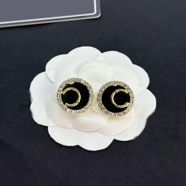 2style 18k gold plated luxury designer letters stud geometric famous women crystal rhinestone pearl earring wedding party jewelry, Golden;silver
2style 18k gold plated luxury designer letters stud geometric famous women crystal rhinestone pearl earring wedding party jewelry, Golden;silver
