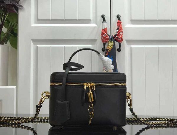 luxury brand cosmetic bags cases m57118 vanity pm handbag embossed leather cosmetic bags make up toiletry bags toiletry pouch neceser new tr
luxury brand cosmetic bags cases m57118 vanity pm handbag embossed leather cosmetic bags make up toiletry bags toiletry pouch neceser new tr