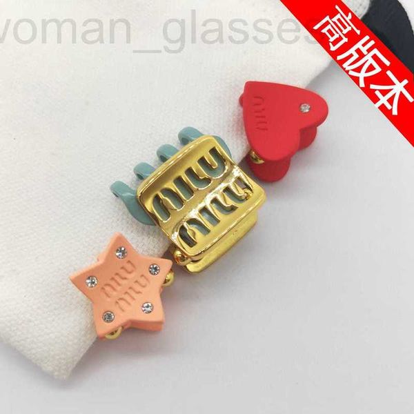 hair clips & barrettes designer correct version 2022 autumn/winter new m family tri color hollow hairpin ins style pink blue clasp acrylic 8, Golden;silver
hair clips & barrettes designer correct version 2022 autumn/winter new m family tri color hollow hairpin ins style pink blue clasp acrylic 8, Golden;silver