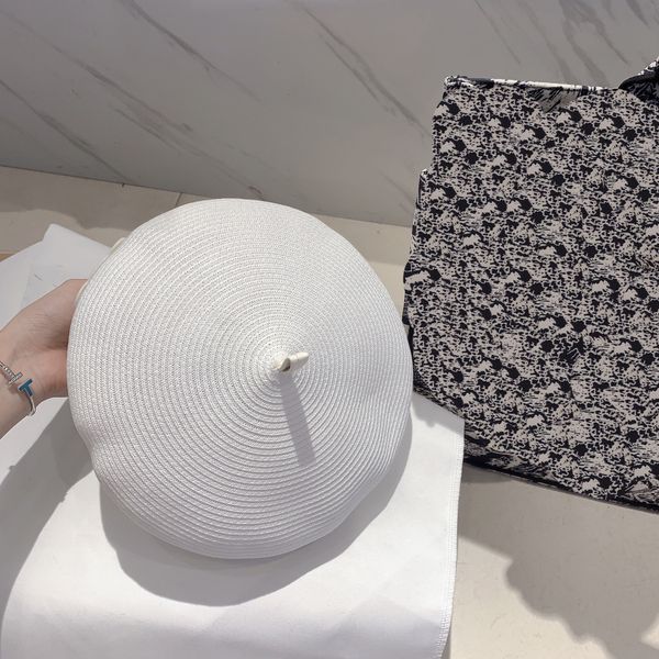 2023 designer berets letter chain beret cap fashion lady outdoor travel bonnet caps luxury beanies black white hats aaa0000, Blue;gray
2023 designer berets letter chain beret cap fashion lady outdoor travel bonnet caps luxury beanies black white hats aaa0000, Blue;gray
