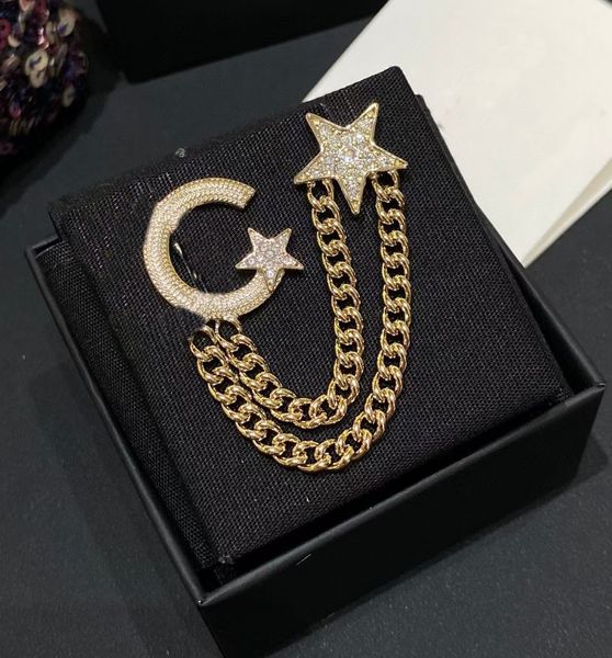 2023 luxury quality star shape charm brooch with diamond and chain design in 18k gold plated have box stamp ps7401b, Golden
2023 luxury quality star shape charm brooch with diamond and chain design in 18k gold plated have box stamp ps7401b, Golden