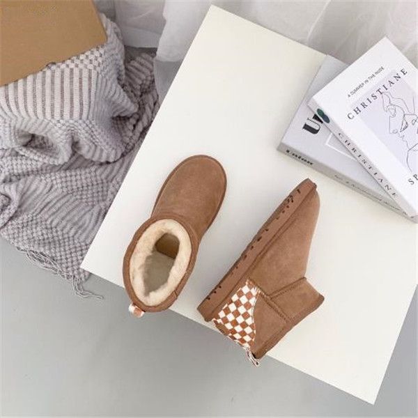 fashion classics mini short boots keep warm snow boots women's new winter sheep fur integrated plus fleece thick cotton shoes with card, Black
fashion classics mini short boots keep warm snow boots women's new winter sheep fur integrated plus fleece thick cotton shoes with card, Black