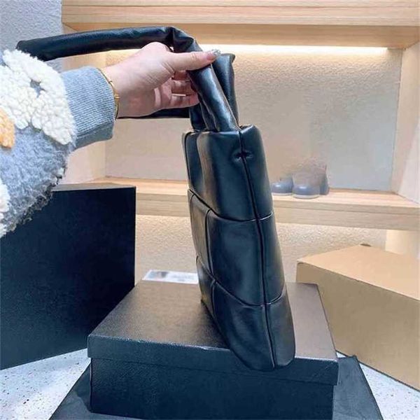 lady shopping bags women largecapacity designer handbags padded bag black leather handbag classic logo design crossbody purses 220721
lady shopping bags women largecapacity designer handbags padded bag black leather handbag classic logo design crossbody purses 220721