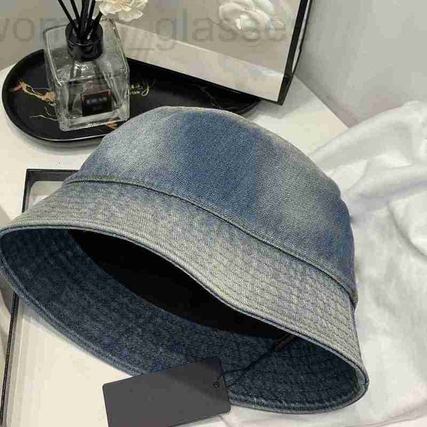 ball caps designer p family 23 high edition men's and women's couple style made old wash water denim casual fashion triangle label, Blue;gray
ball caps designer p family 23 high edition men's and women's couple style made old wash water denim casual fashion triangle label, Blue;gray