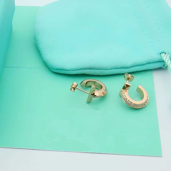 classic t brand designer earrings for women fashionable new titanium steel 18k gold diamond earrings high-quality luxury earrings jewelry, Golden
classic t brand designer earrings for women fashionable new titanium steel 18k gold diamond earrings high-quality luxury earrings jewelry, Golden