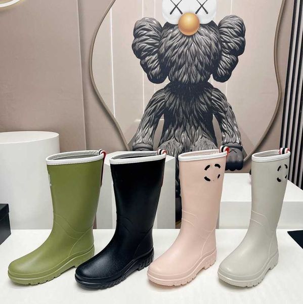 2023 women's branded rubber rain boots interlocking c pull on booties logo shoes luxurys designer waterproof jelly tpu water shoe mid h, Black
2023 women's branded rubber rain boots interlocking c pull on booties logo shoes luxurys designer waterproof jelly tpu water shoe mid h, Black