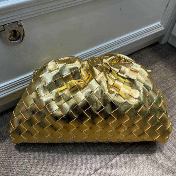 abottegas vneta jodie mini teen intrecciato designer tote women's bag small woven cloud bag handheld bag dumpling shaped one shoulder c
abottegas vneta jodie mini teen intrecciato designer tote women's bag small woven cloud bag handheld bag dumpling shaped one shoulder c