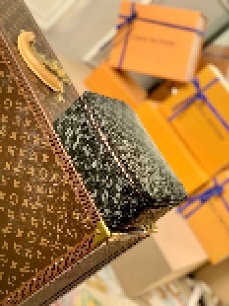 luxury brand designer bags packaging cube mm jewelry box n40182 letter handbags shoulder messenger bag i32z
luxury brand designer bags packaging cube mm jewelry box n40182 letter handbags shoulder messenger bag i32z