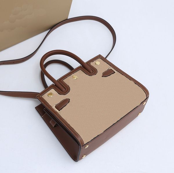 2023 designer luxury vintage plaid piece cut smooth leather border with three wicker grain nails can be carried and shoulder back 8347
2023 designer luxury vintage plaid piece cut smooth leather border with three wicker grain nails can be carried and shoulder back 8347