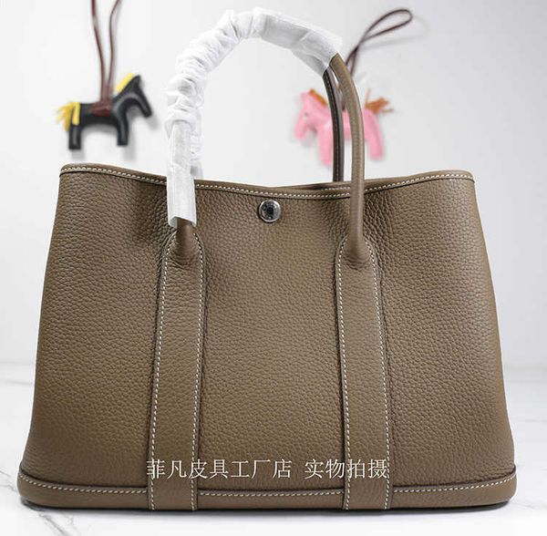 wholesale original party garden home tote bags online shop 2023 new garden bag 30cmtc cowhide commuting tote large capacity shopping portabl 
wholesale original party garden home tote bags online shop 2023 new garden bag 30cmtc cowhide commuting tote large capacity shopping portabl